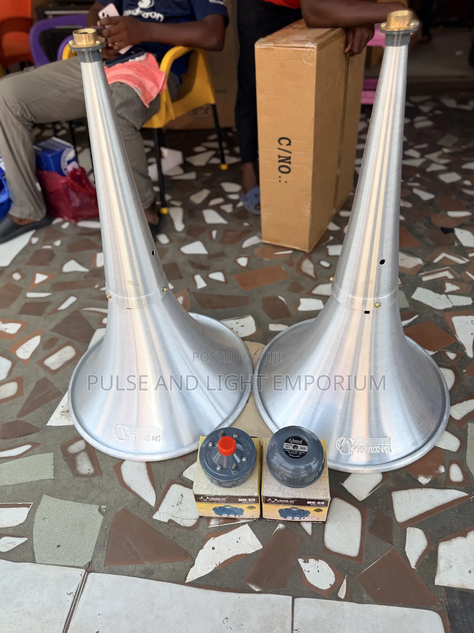 Maxx-on 20-inch Long Throw Pa Horns(Trumpet Horns)