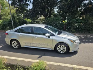 Toyota Corolla LE 2022 Silver