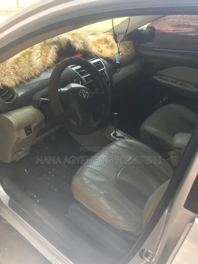 Toyota Belta 2014 Silver