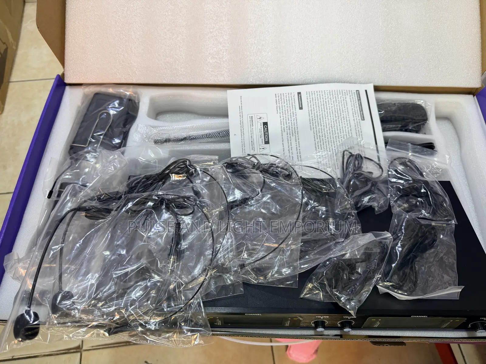 Shure U-6600 Wireless Microphone System(Lapel/Lavaliere And Headset)