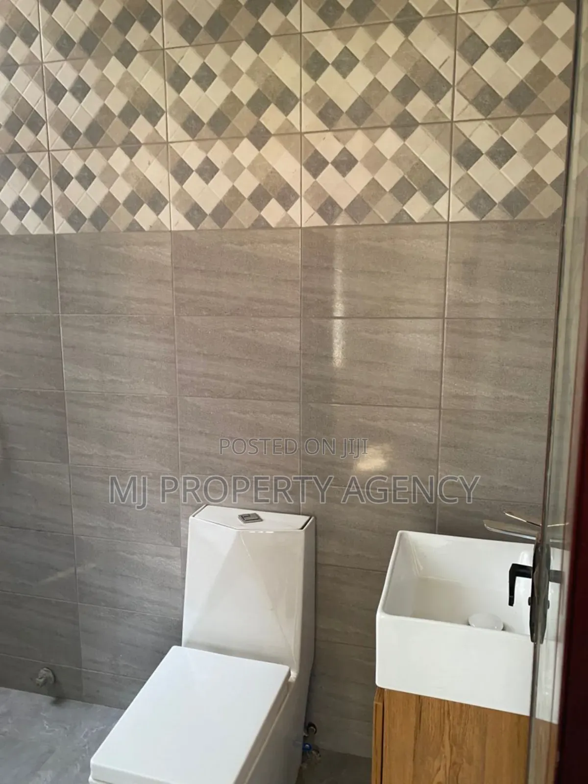 3bdrm Apartment in Golf Estate Tema for rent