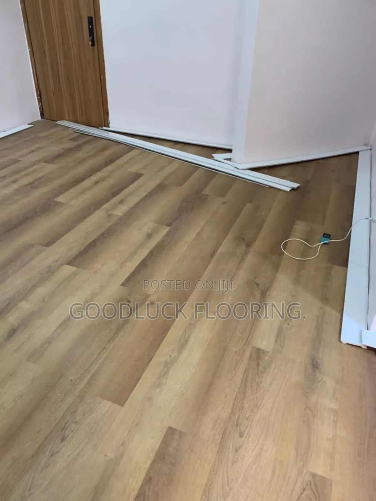 Spc(Stone Plastic Composite) Floor Installer.