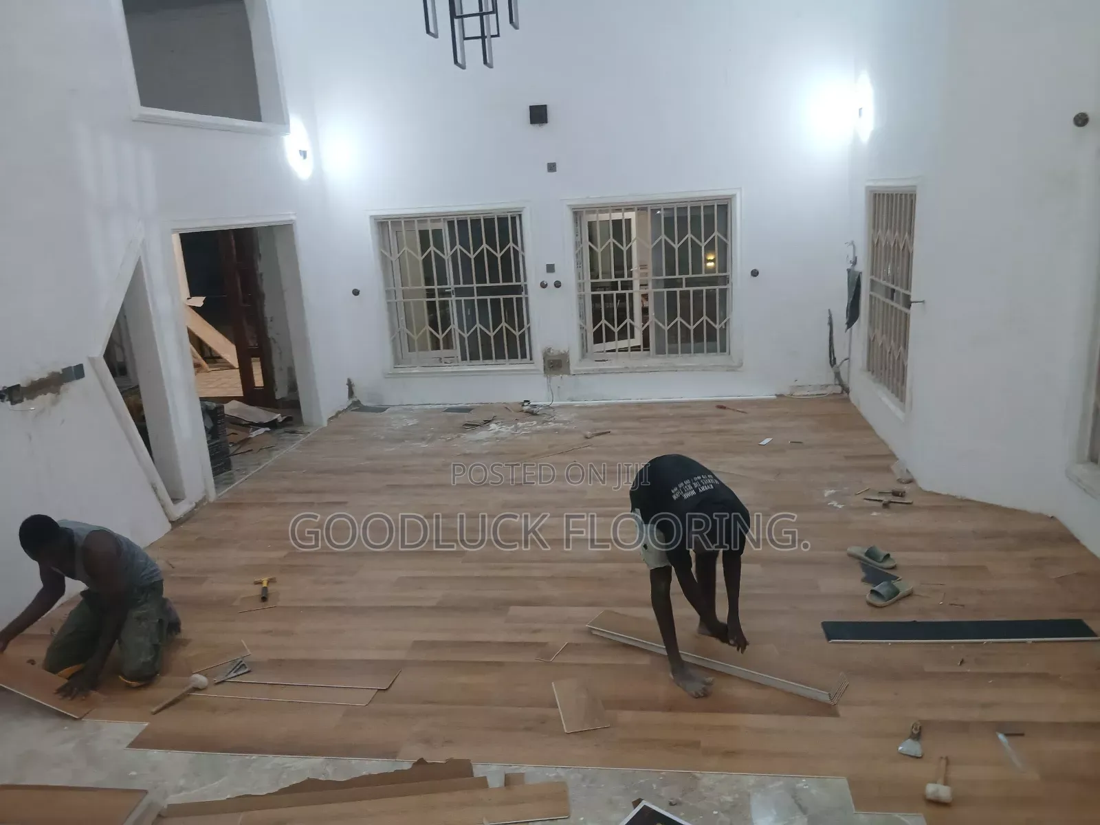 Spc(Stone Plastic Composite) Floor Installer.