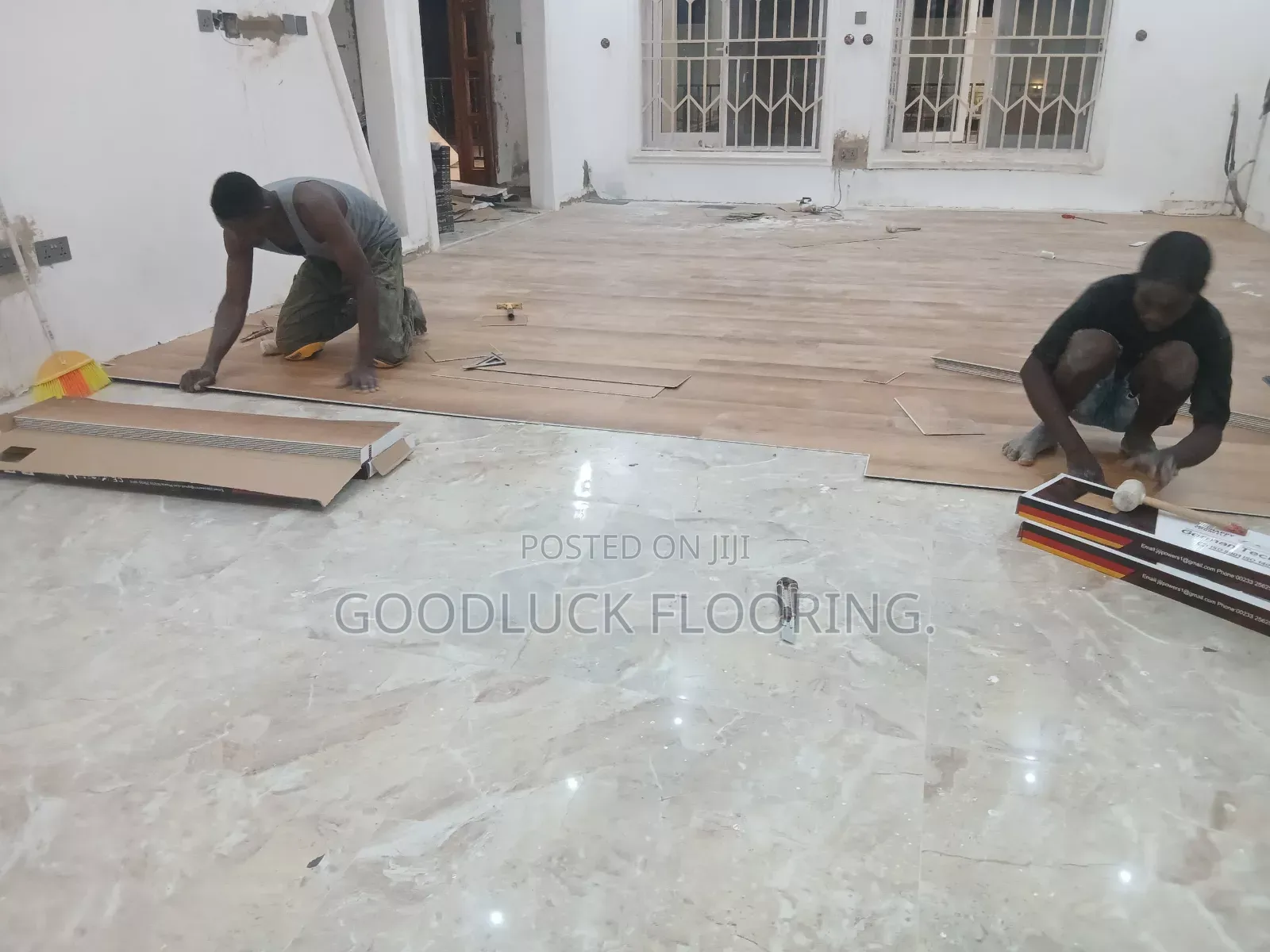 Spc(Stone Plastic Composite) Floor Installer.