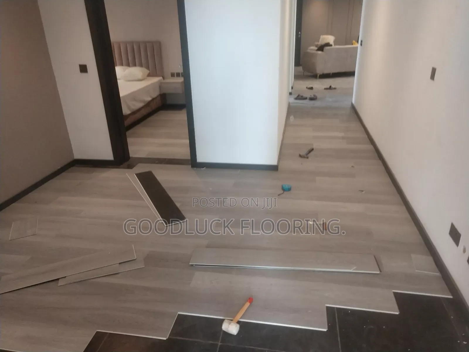 Spc(Stone Plastic Composite) Floor Installer.