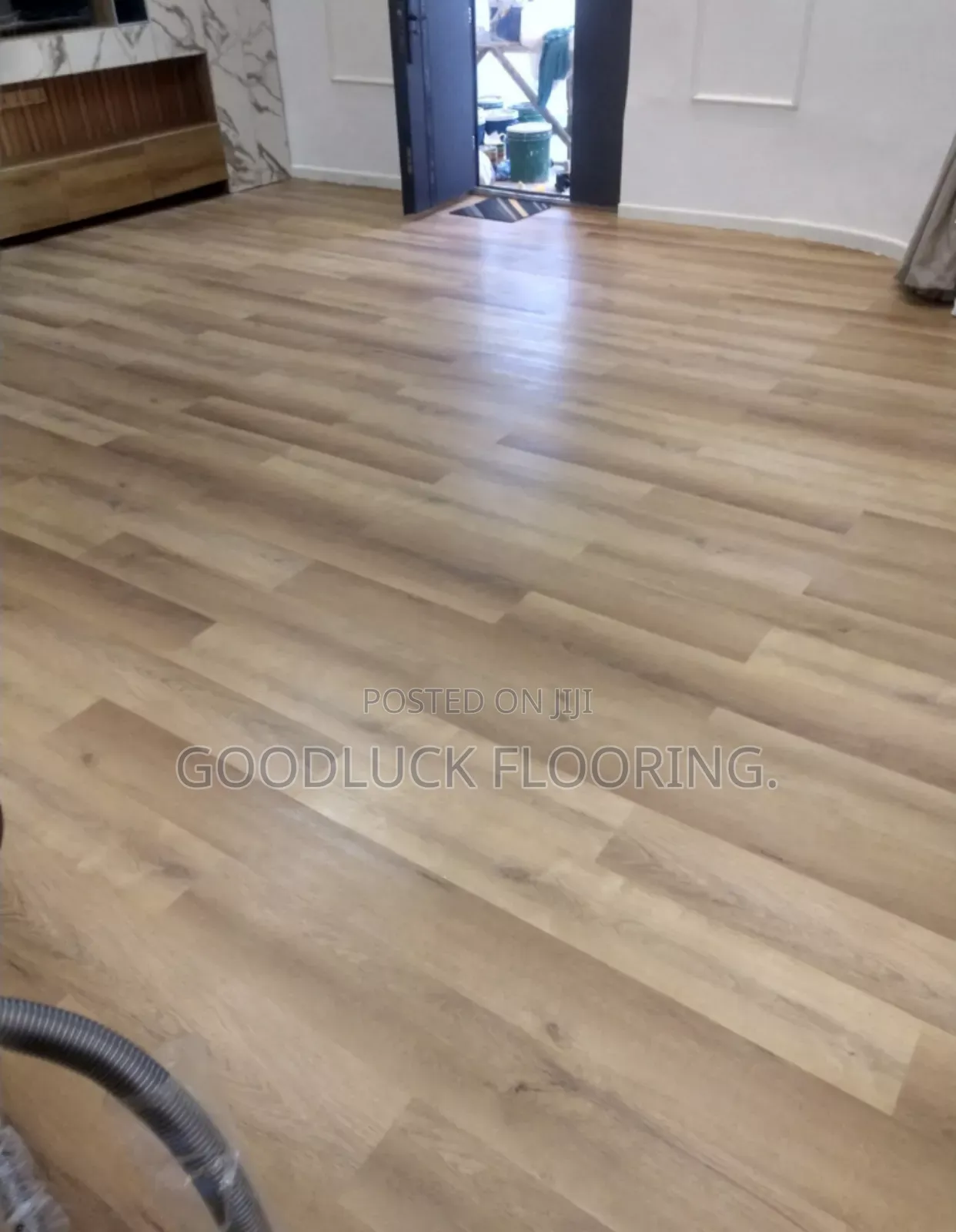 Spc(Stone Plastic Composite) Floor Installer.
