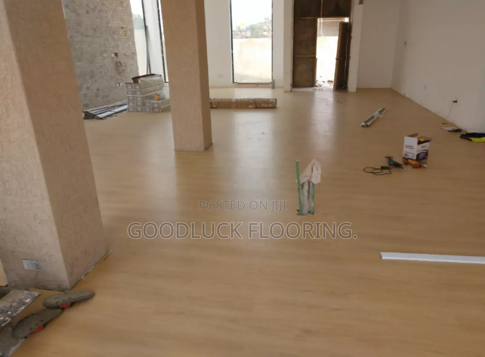 Spc(Stone Plastic Composite) Floor Installer.