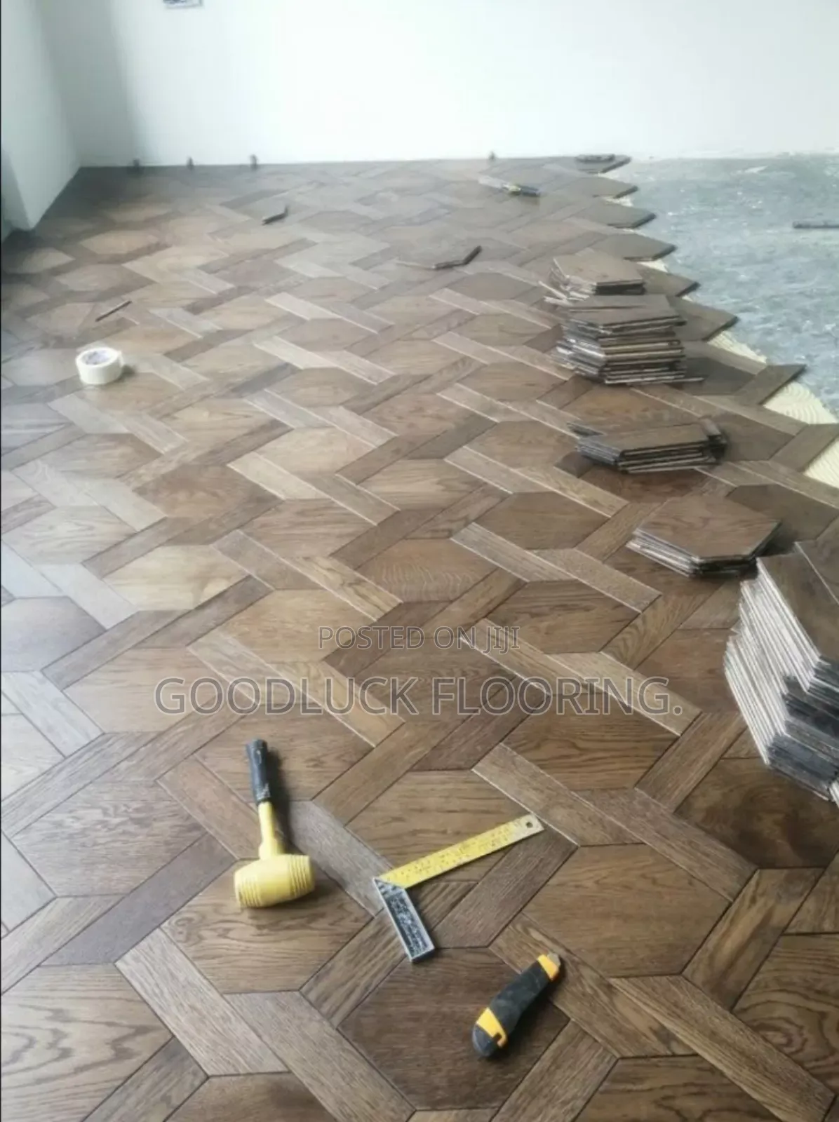 Spc(Stone Plastic Composite) Floor Installer.