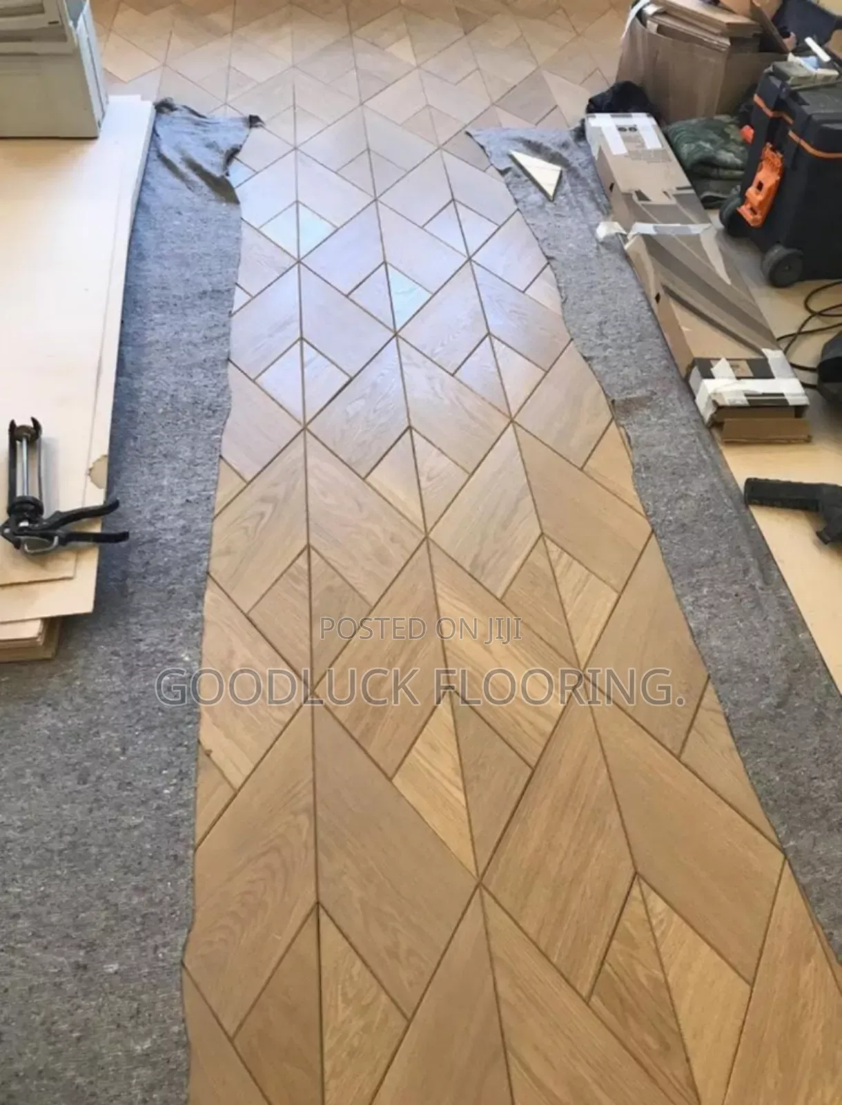 Spc(Stone Plastic Composite) Floor Installer.
