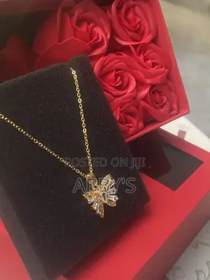 Stunning Luxury Rose Necklace