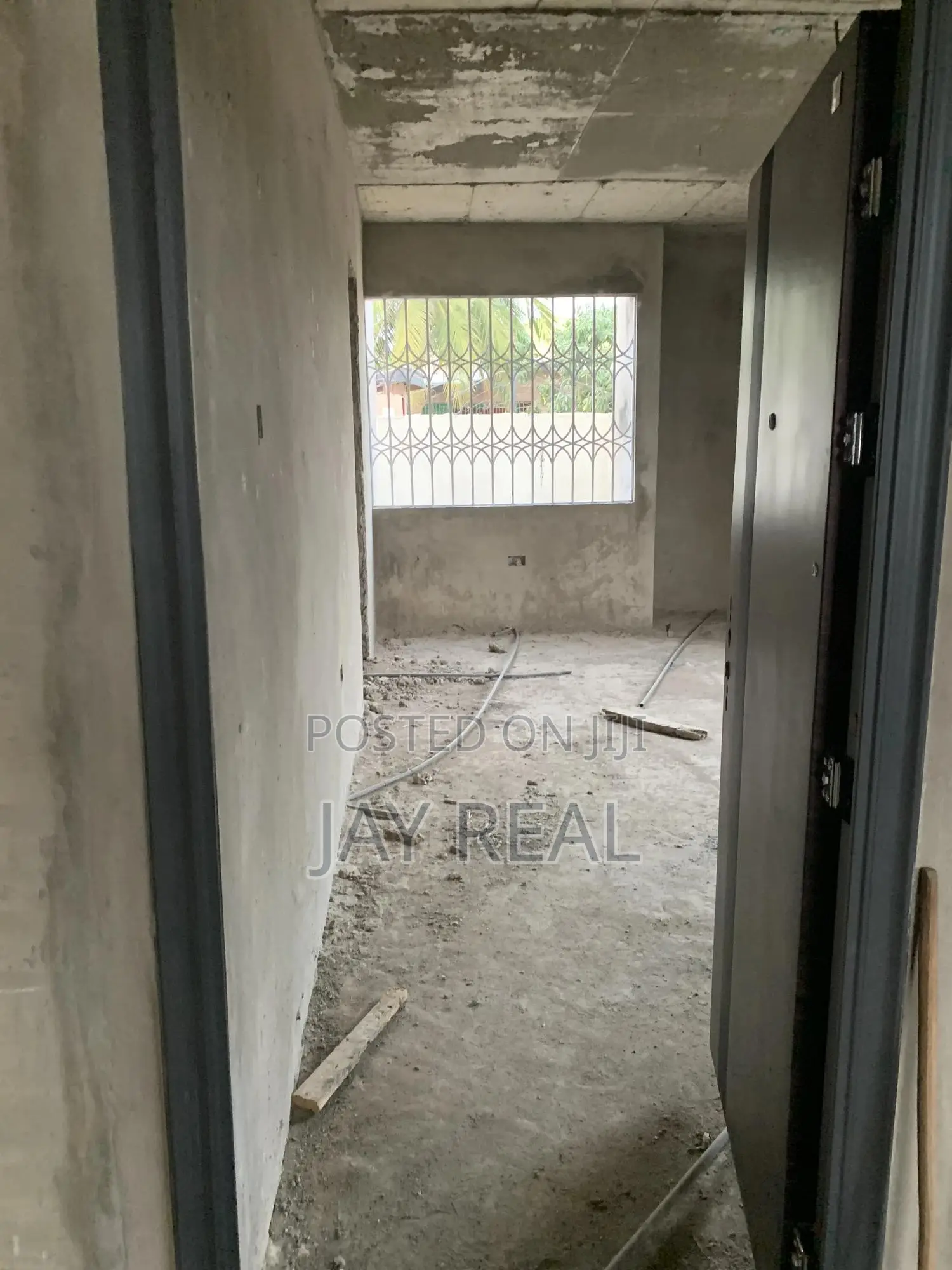 An Uncompleted 6bedrooms Self Compond for Sale