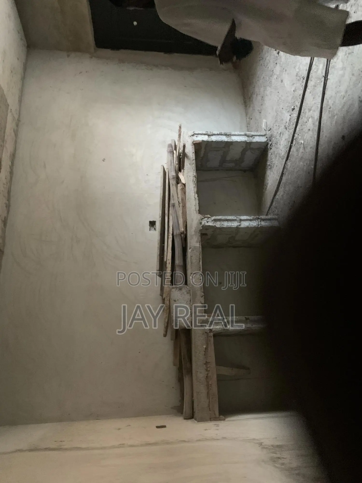An Uncompleted 6bedrooms Self Compond for Sale