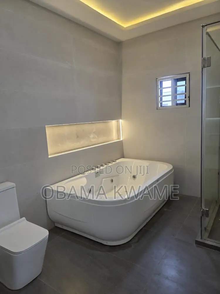 4bdrm Mansion in Gringo Lynks Premium, Lashibi for sale