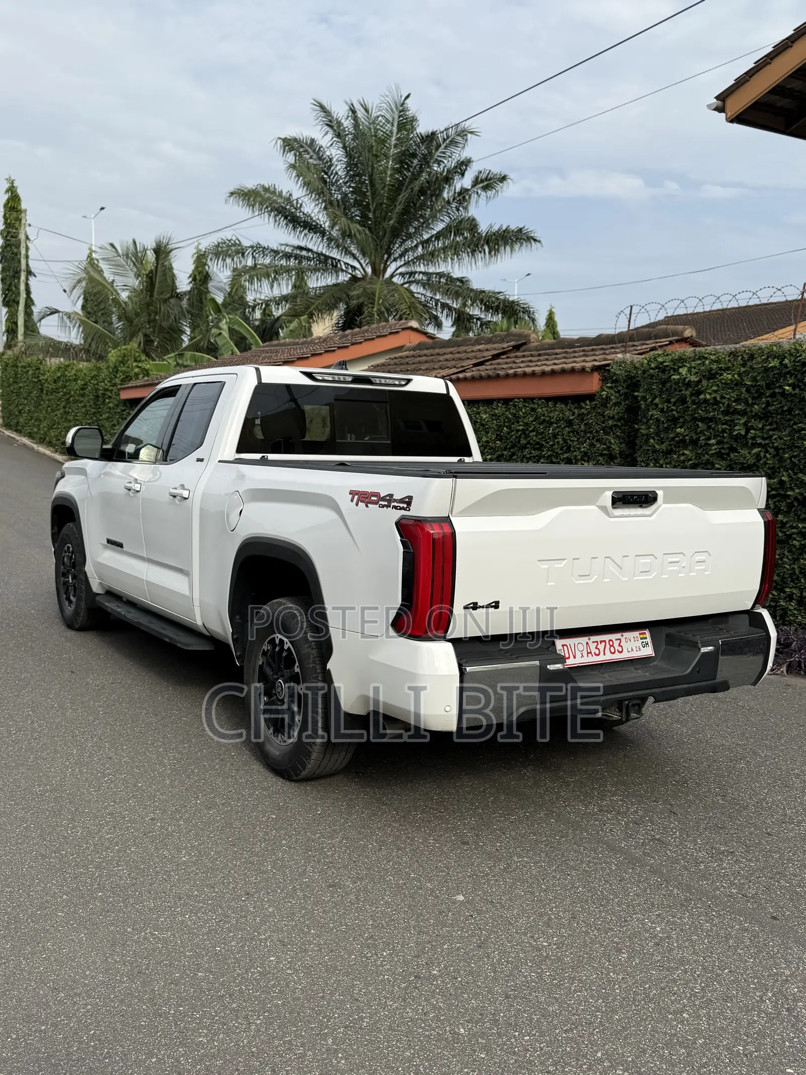 Toyota Tundra SR CrewMax 5.5' Bed 2023 White