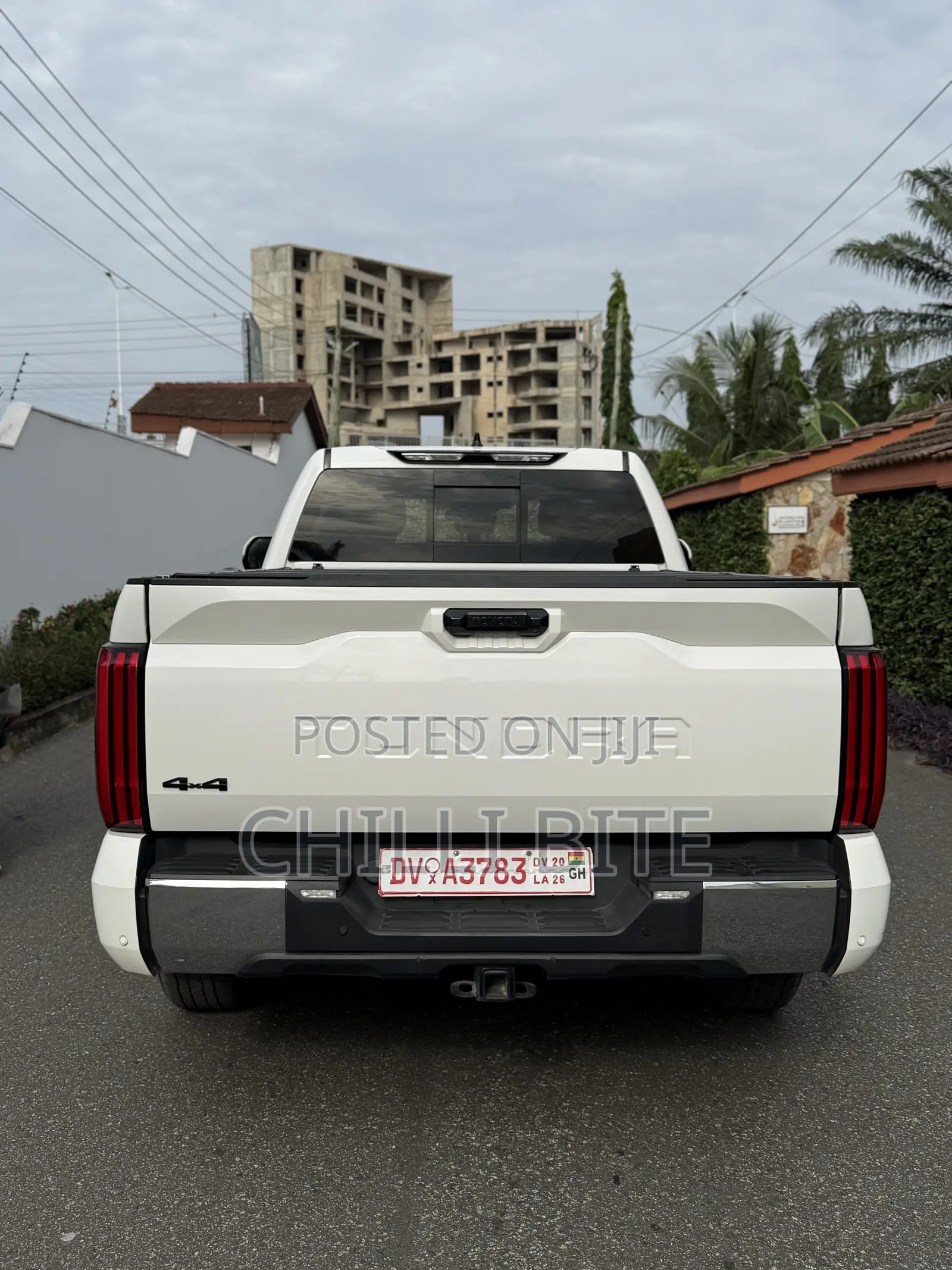 Toyota Tundra SR CrewMax 5.5' Bed 2023 White