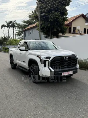 Toyota Tundra SR CrewMax 5.5' Bed 2023 White
