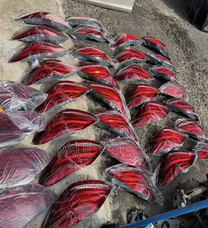 Mercedes-Benz C300 2016-2017 Tail Light