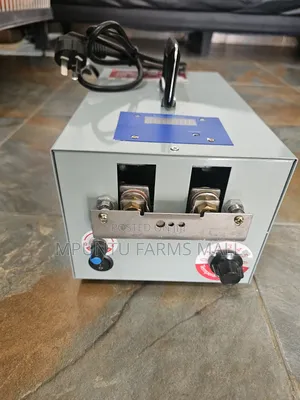 Automatic Counter Debeaking Machine