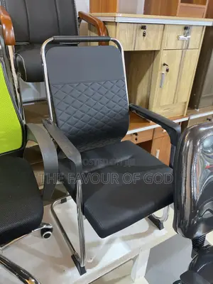 Solid Visitors Chair
