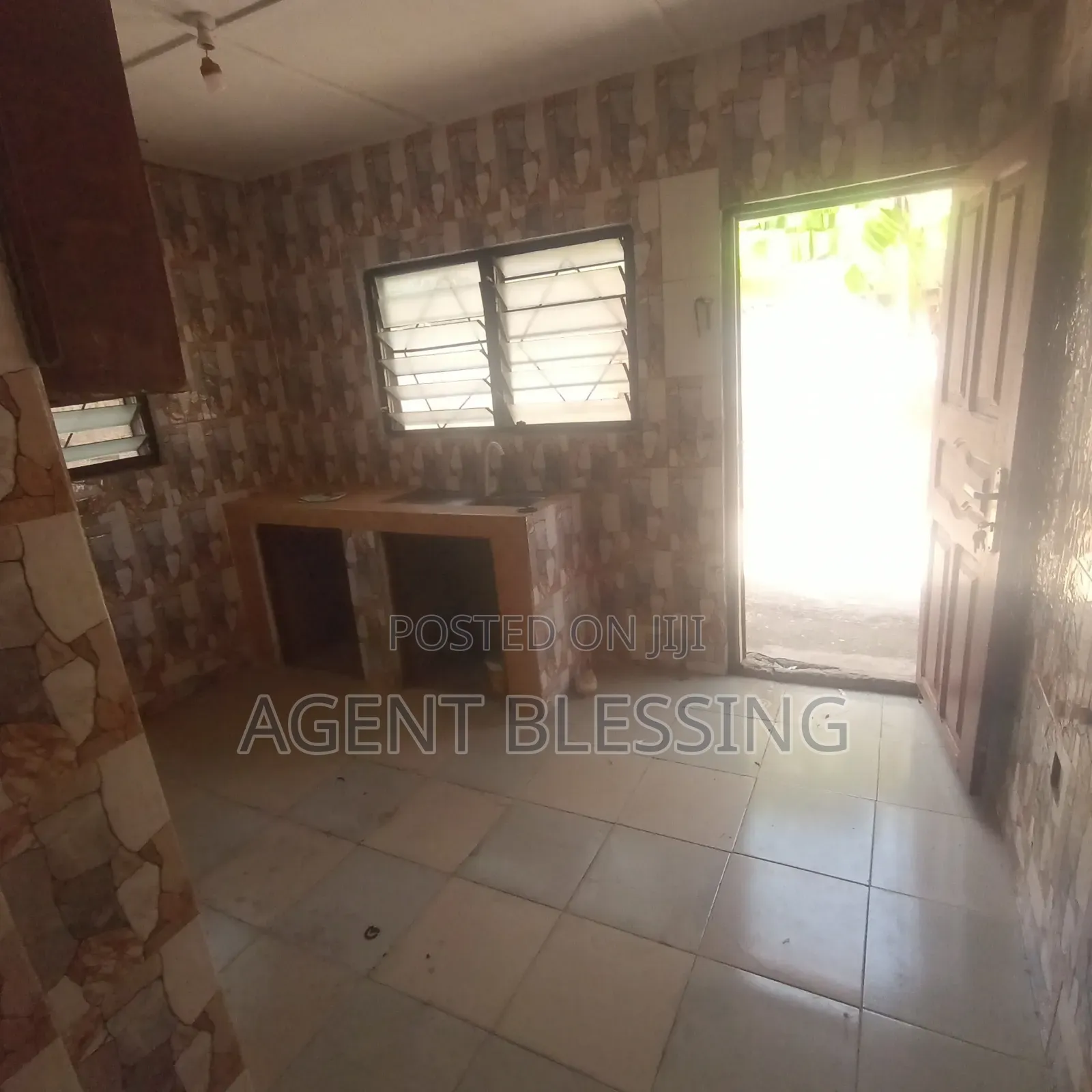 1bdrm Apartment in Golf City, Tema Metropolitan for rent
