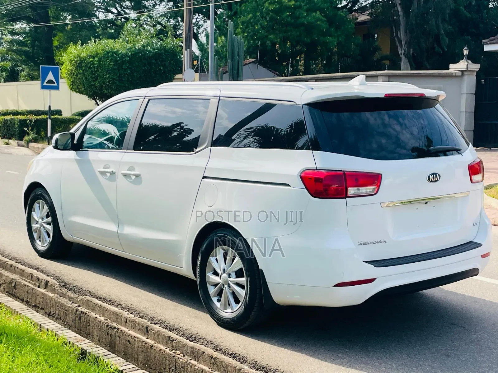 Kia Sedona LX 4dr Minivan (3.3L 6cyl 6A) 2015 White
