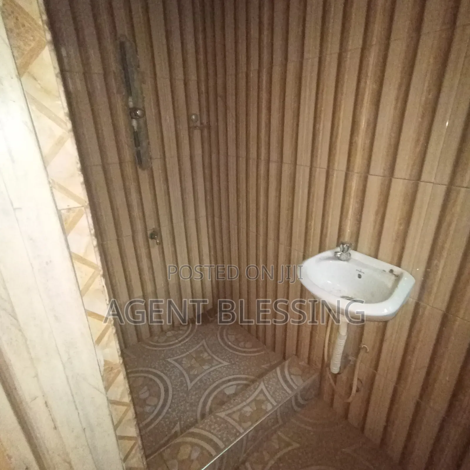 1bdrm Apartment in Golf City, Tema Metropolitan for rent