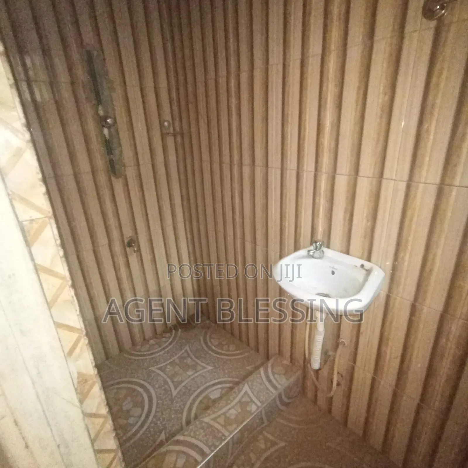 1bdrm Apartment in Golf City, Tema Metropolitan for rent