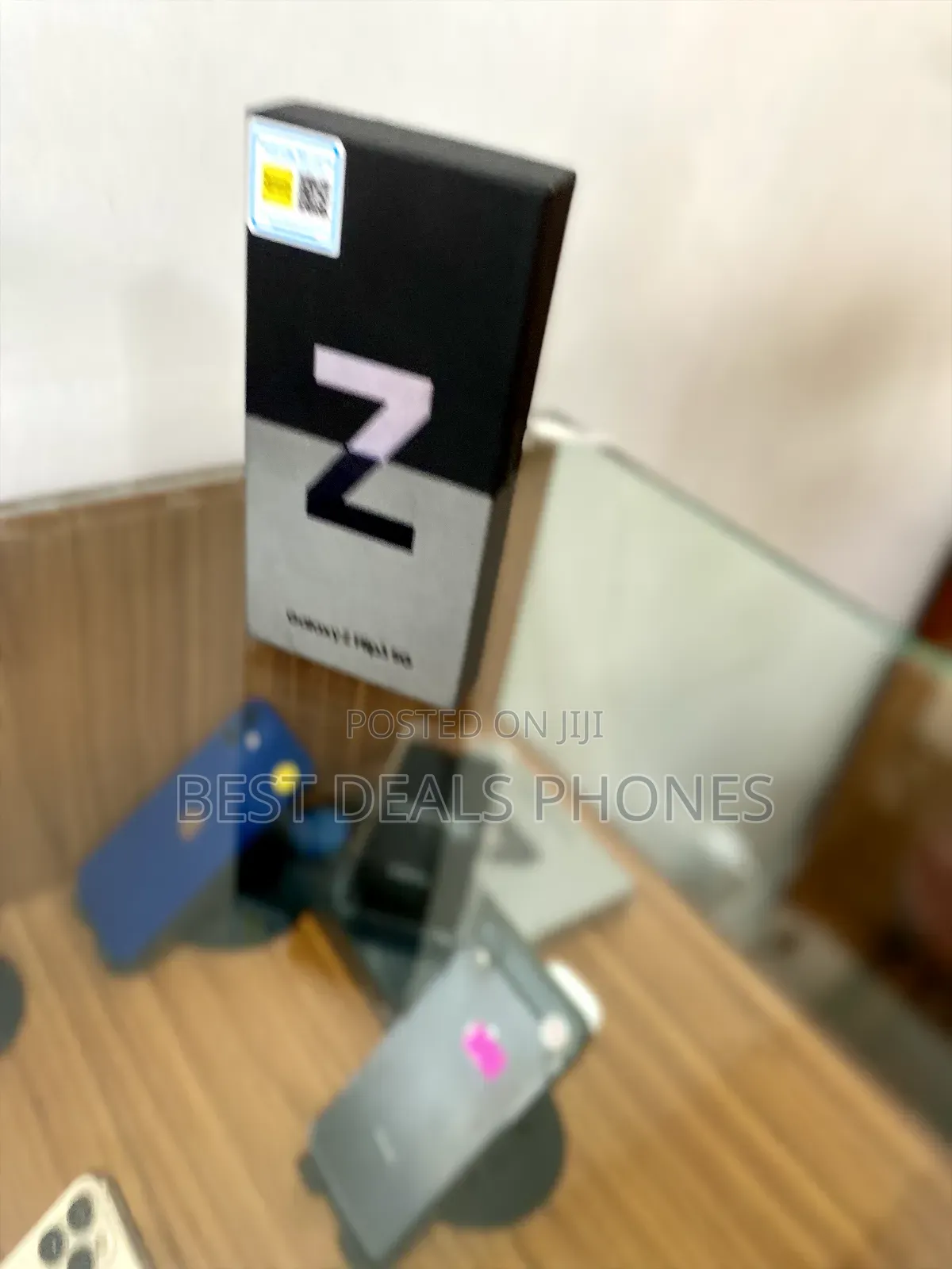 New Samsung Galaxy Z Flip 3 256 GB Gold