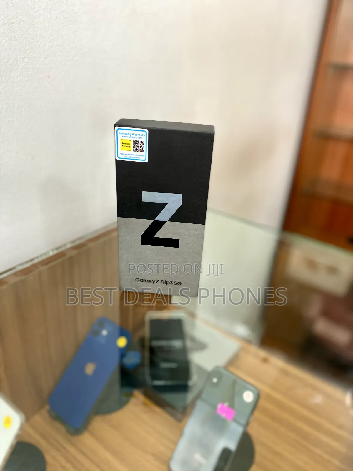 New Samsung Galaxy Z Flip 3 256 GB Gold