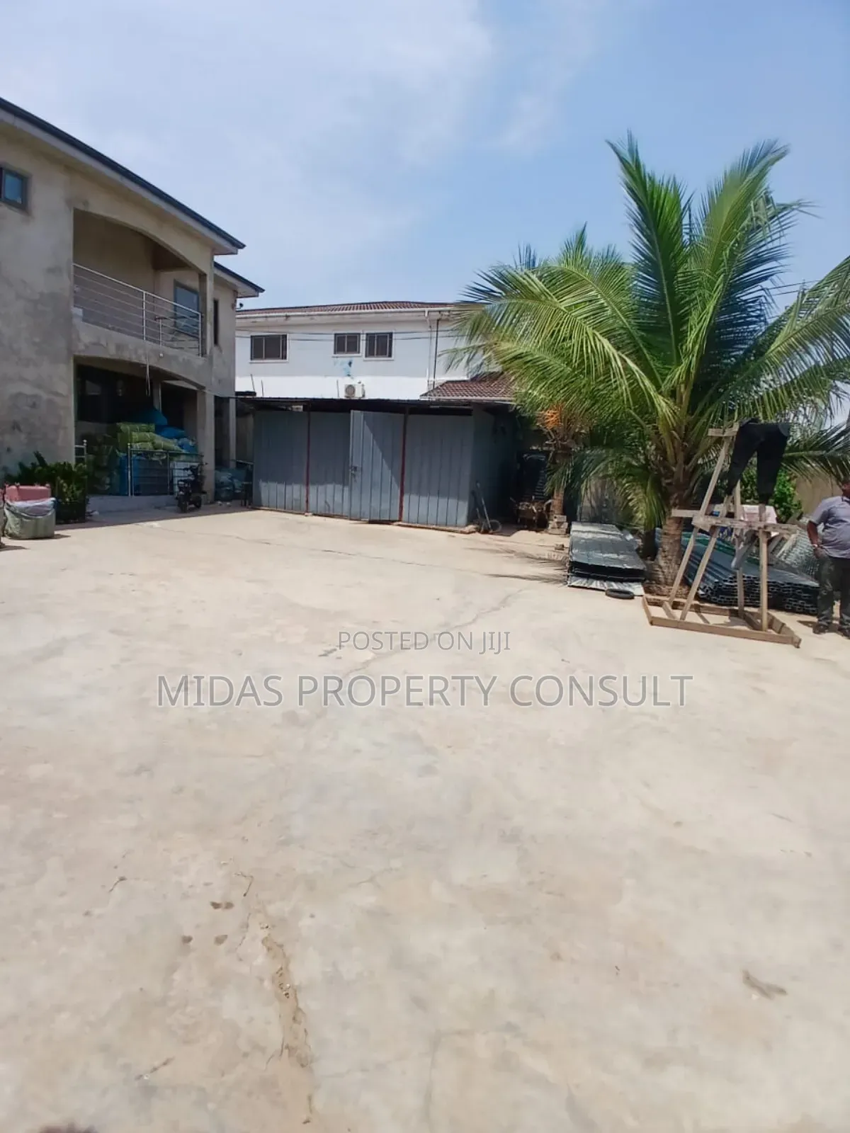 400sqm Warehouse With a 4 Bedroom House for Sale at Spintex