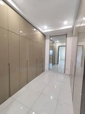 6bdrm Mansion in East Legon for rent