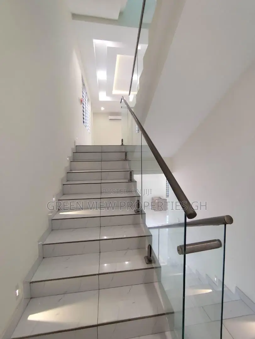 6bdrm Mansion in East Legon for rent