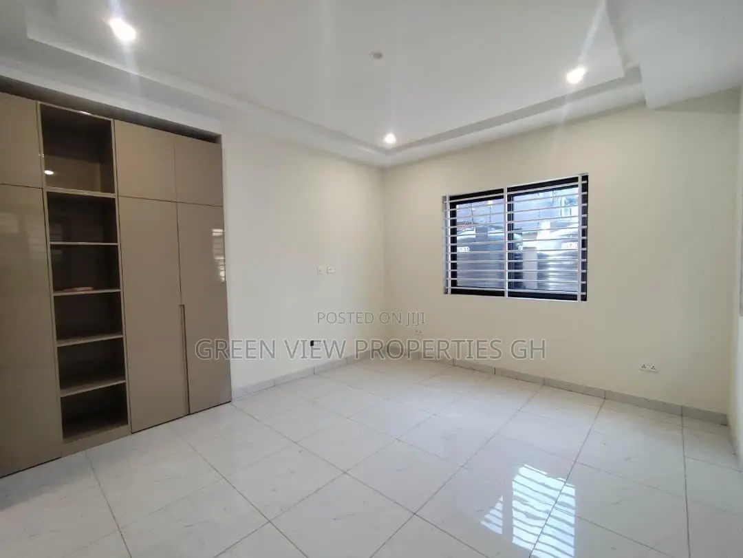 6bdrm Mansion in East Legon for rent
