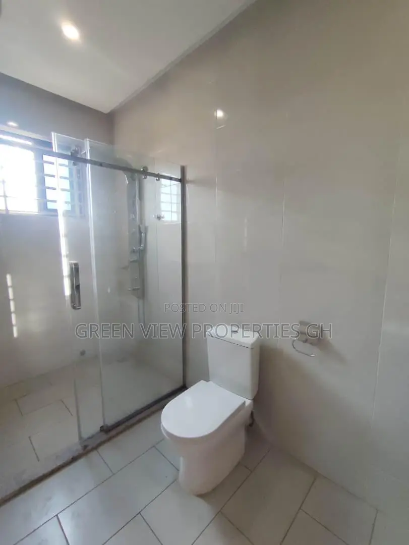6bdrm Mansion in East Legon for rent