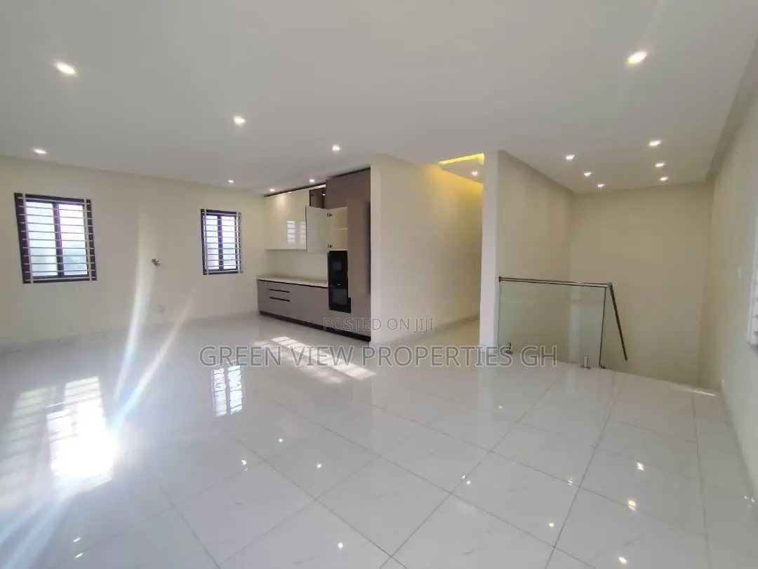 6bdrm Mansion in East Legon for rent