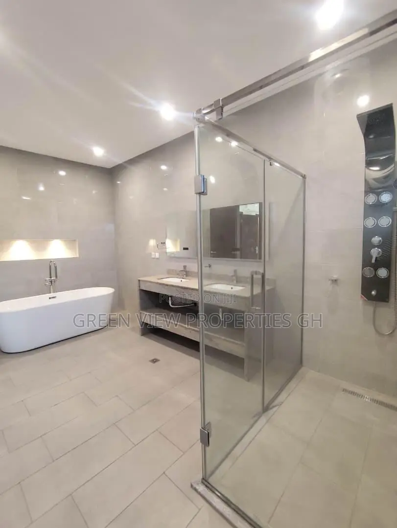6bdrm Mansion in East Legon for rent