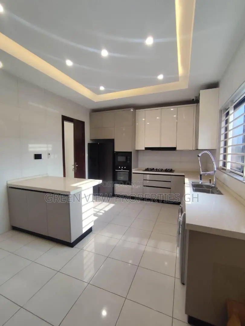 6bdrm Mansion in East Legon for rent