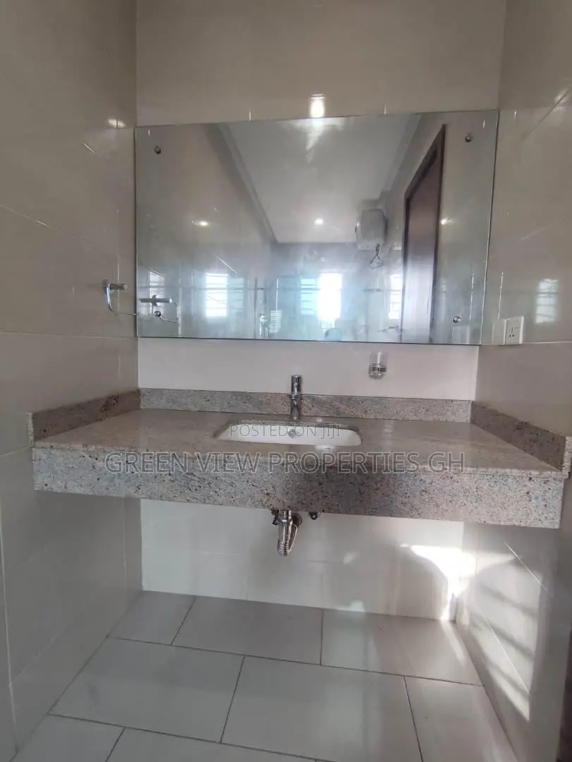 6bdrm Mansion in East Legon for rent