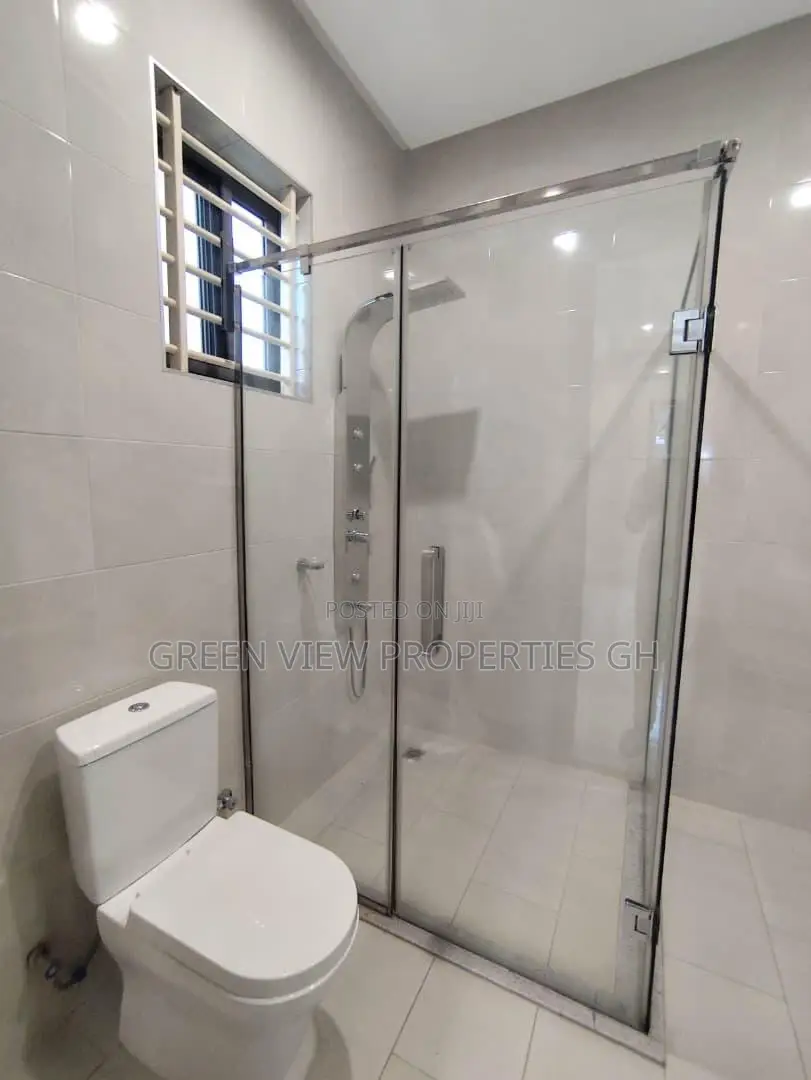 6bdrm Mansion in East Legon for rent