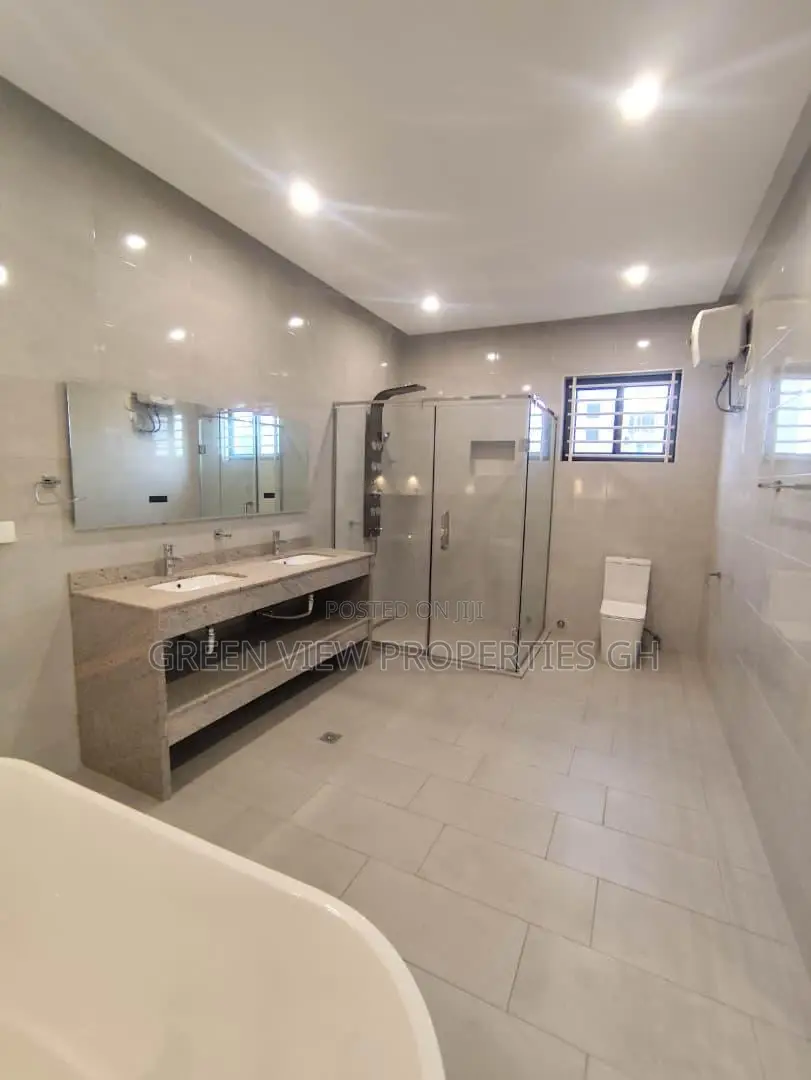 6bdrm Mansion in East Legon for rent