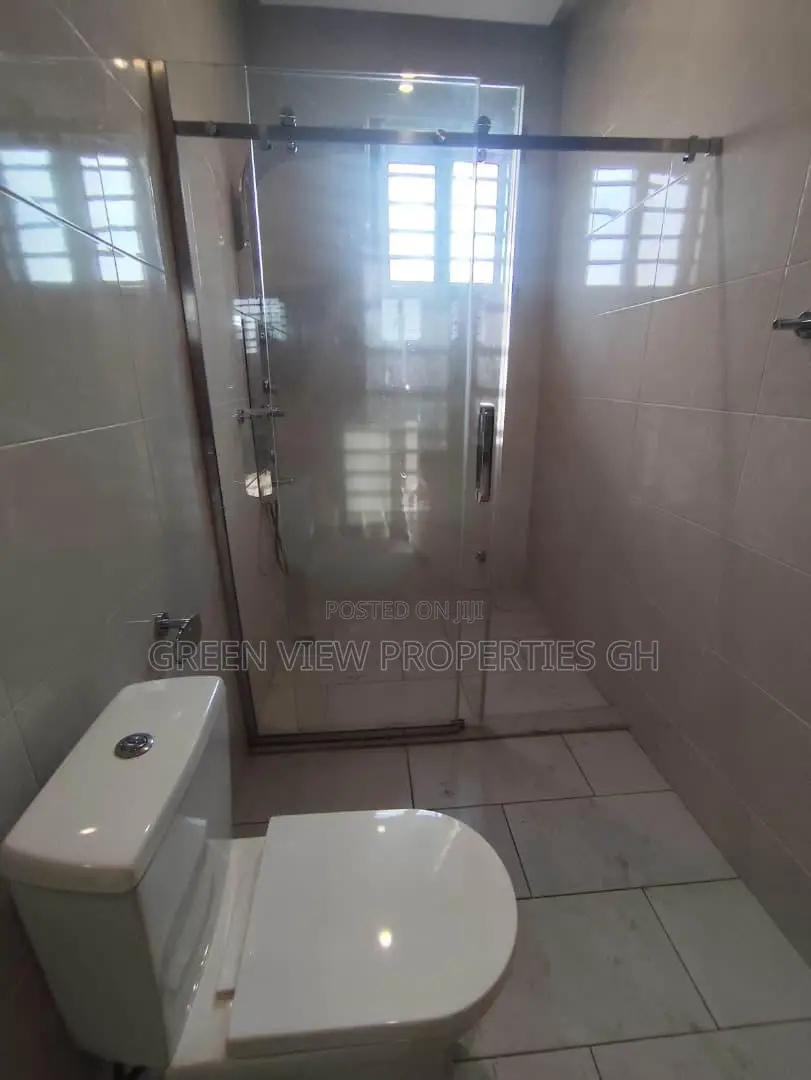 6bdrm Mansion in East Legon for rent