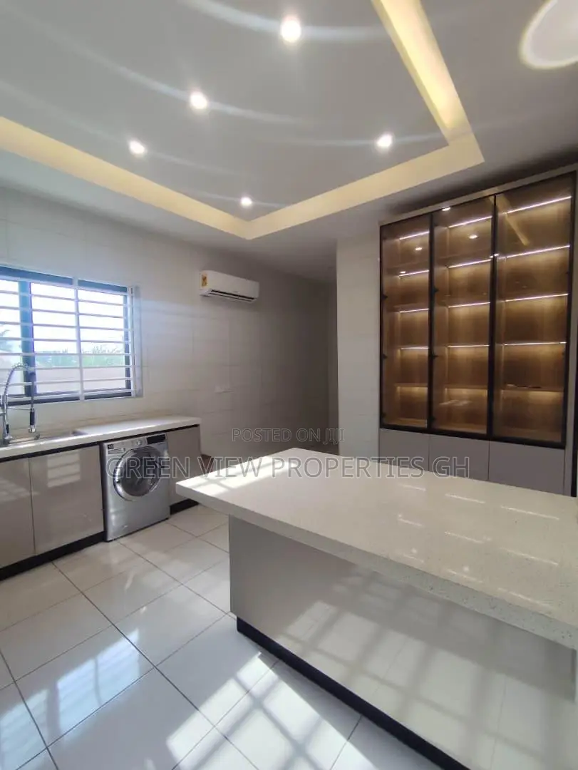 6bdrm Mansion in East Legon for rent