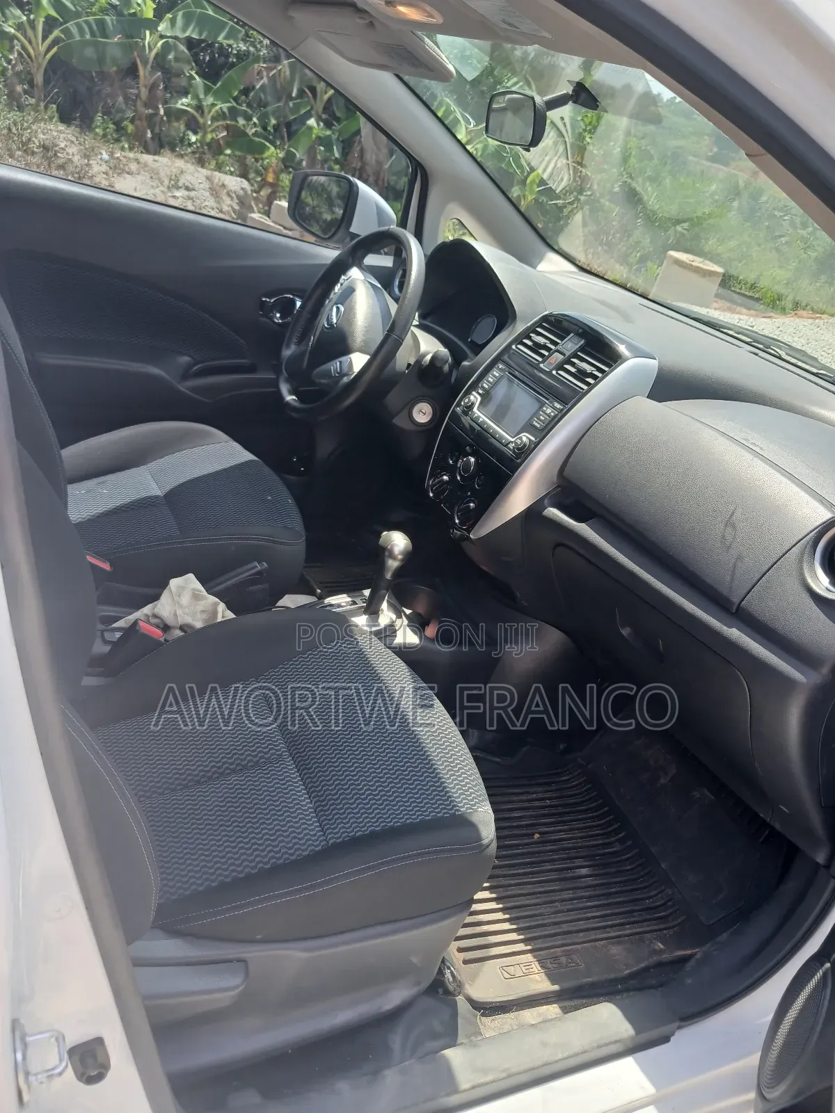 Nissan Versa 1.6 SL 2016 White
