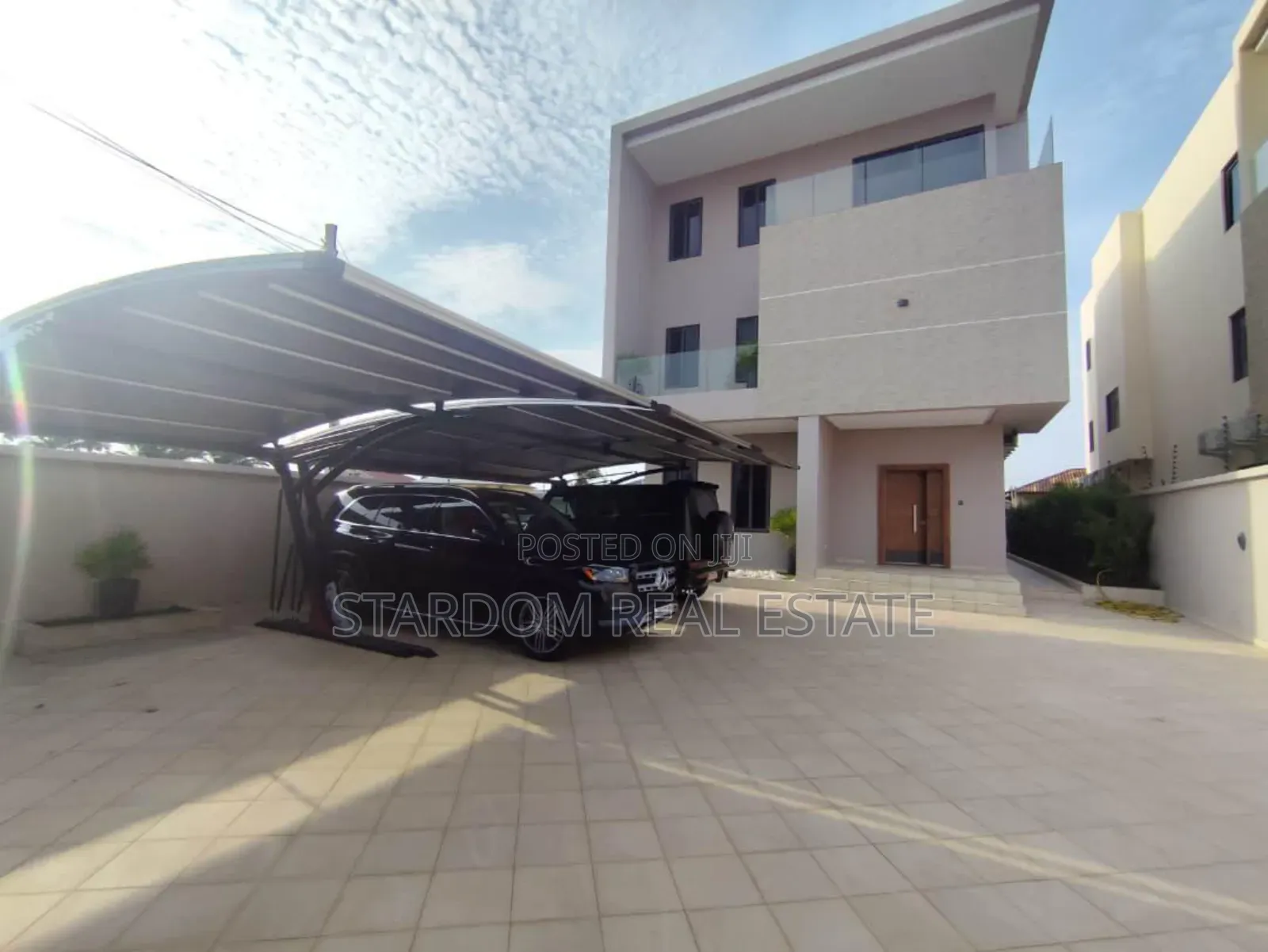 6bdrm Duplex in American House, East Legon for rent