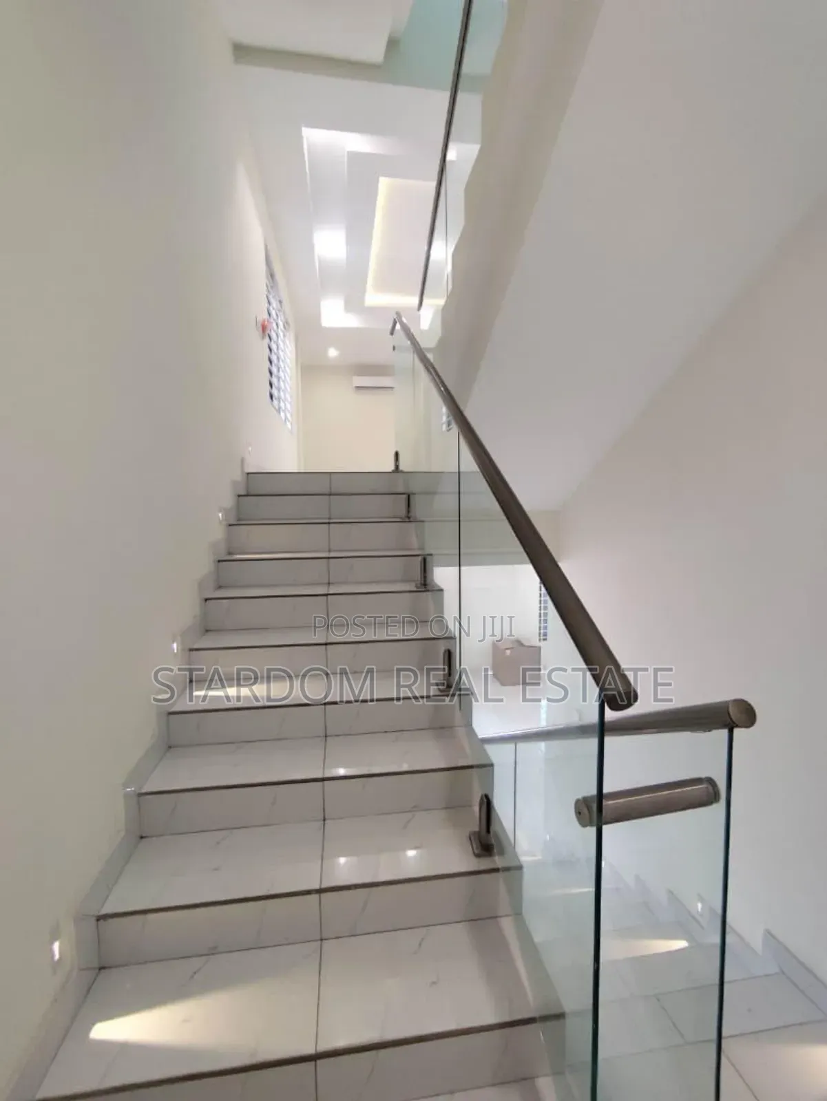 6bdrm Duplex in American House, East Legon for rent