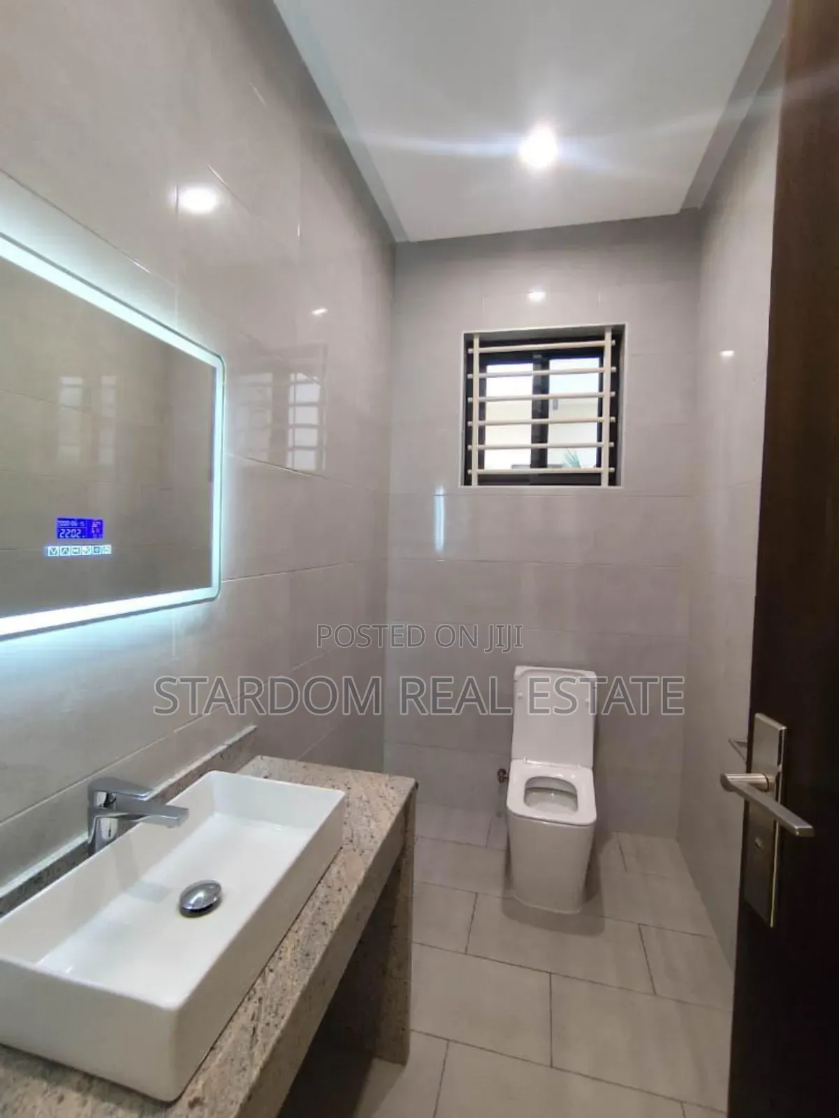 6bdrm Duplex in American House, East Legon for rent