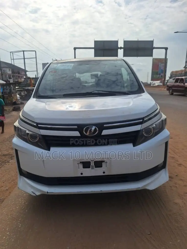 Toyota Voxy 2015 White