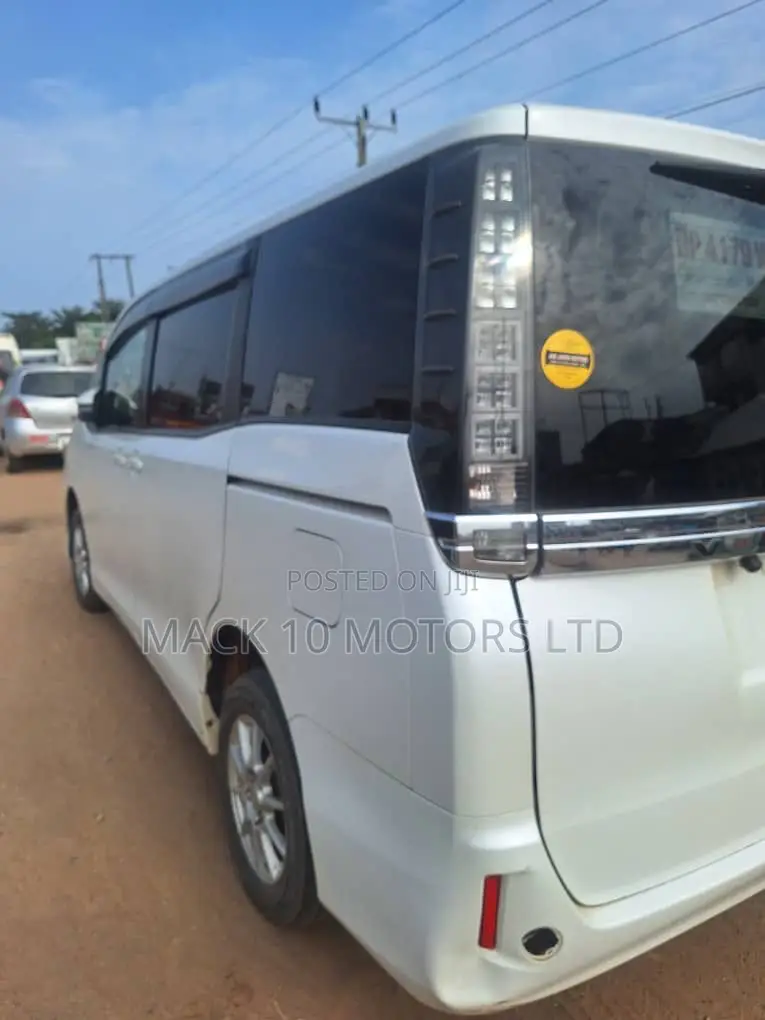 Toyota Voxy 2015 White