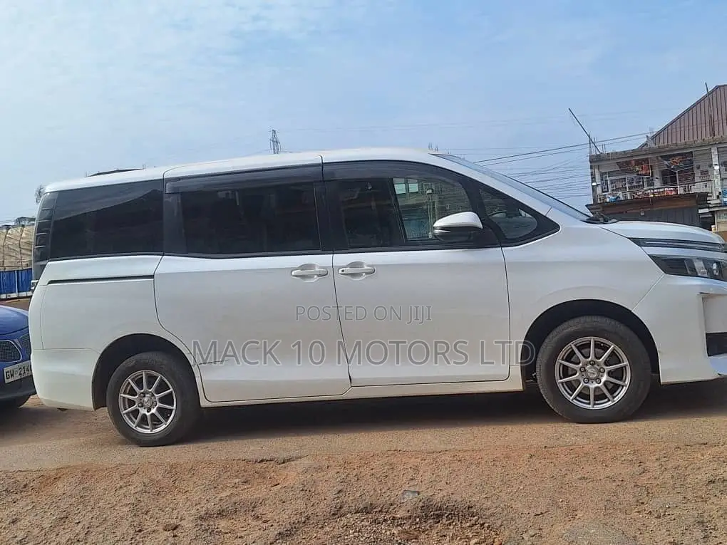 Toyota Voxy 2015 White
