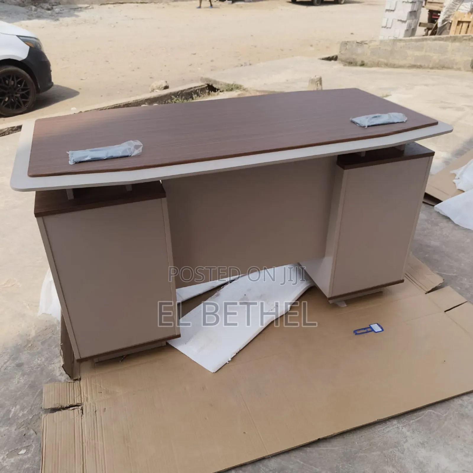 Office Table With Spec Cassette